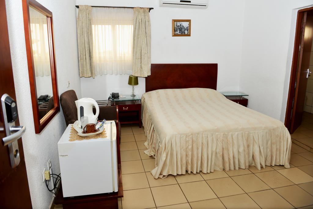 Paradise Hotel Ломе Экстерьер фото